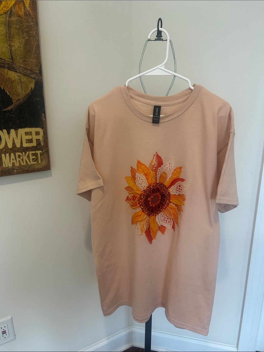 Gildan size Large Peach Sunflower Graphic Tee NWOT